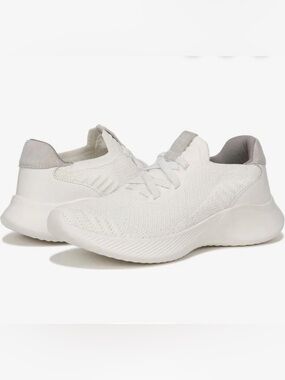 Naturalizer Women's White Knit Slip-On Sneakers with Light Gray Trim Sz 7